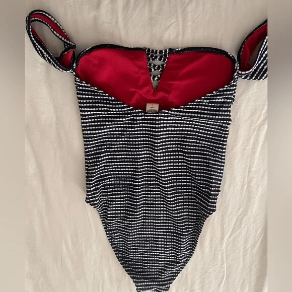 Hollister Swimsuit one piece for women - Picture 9 of 16